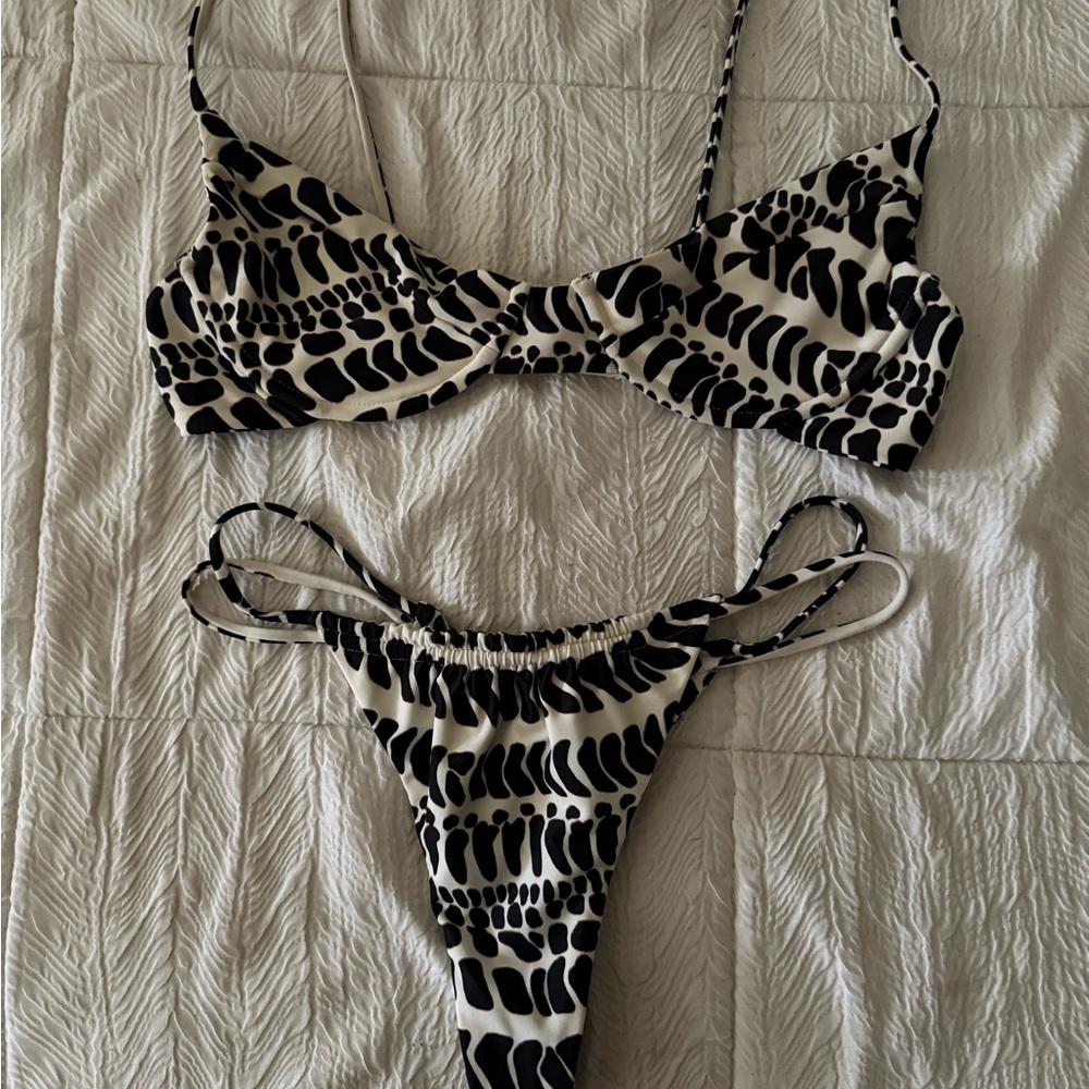 Benoa Swim Black and White Bikini in Hebrew
